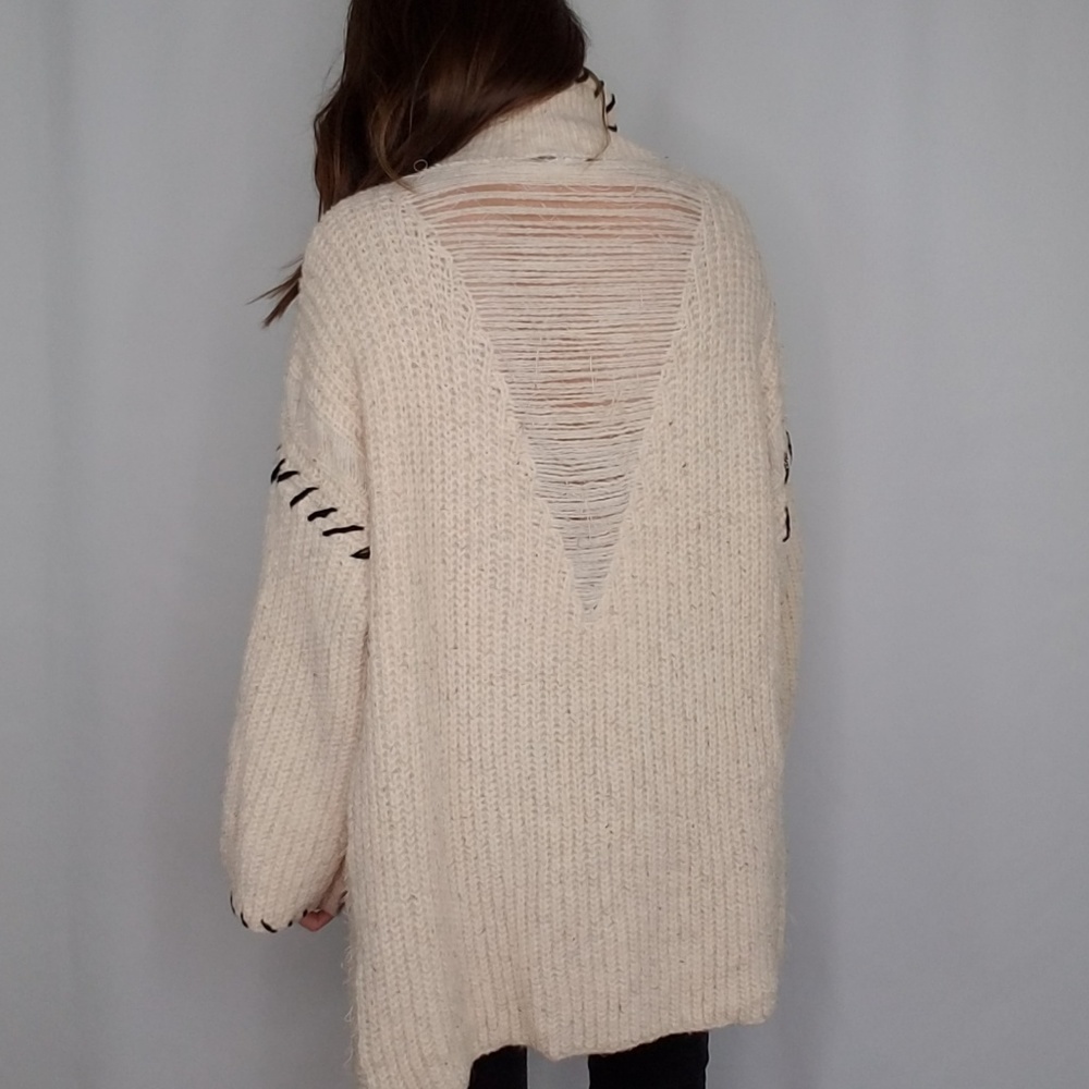 Distressed turtleneck sweater - Picture 7 of 7
